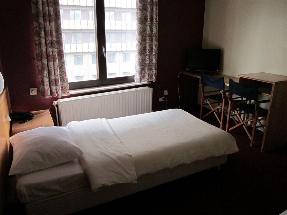 Cube Hostel Лёвен Экстерьер фото