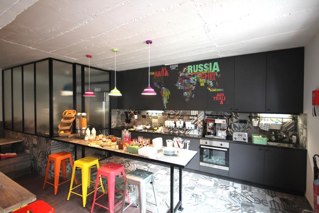 Cube Hostel Лёвен Экстерьер фото