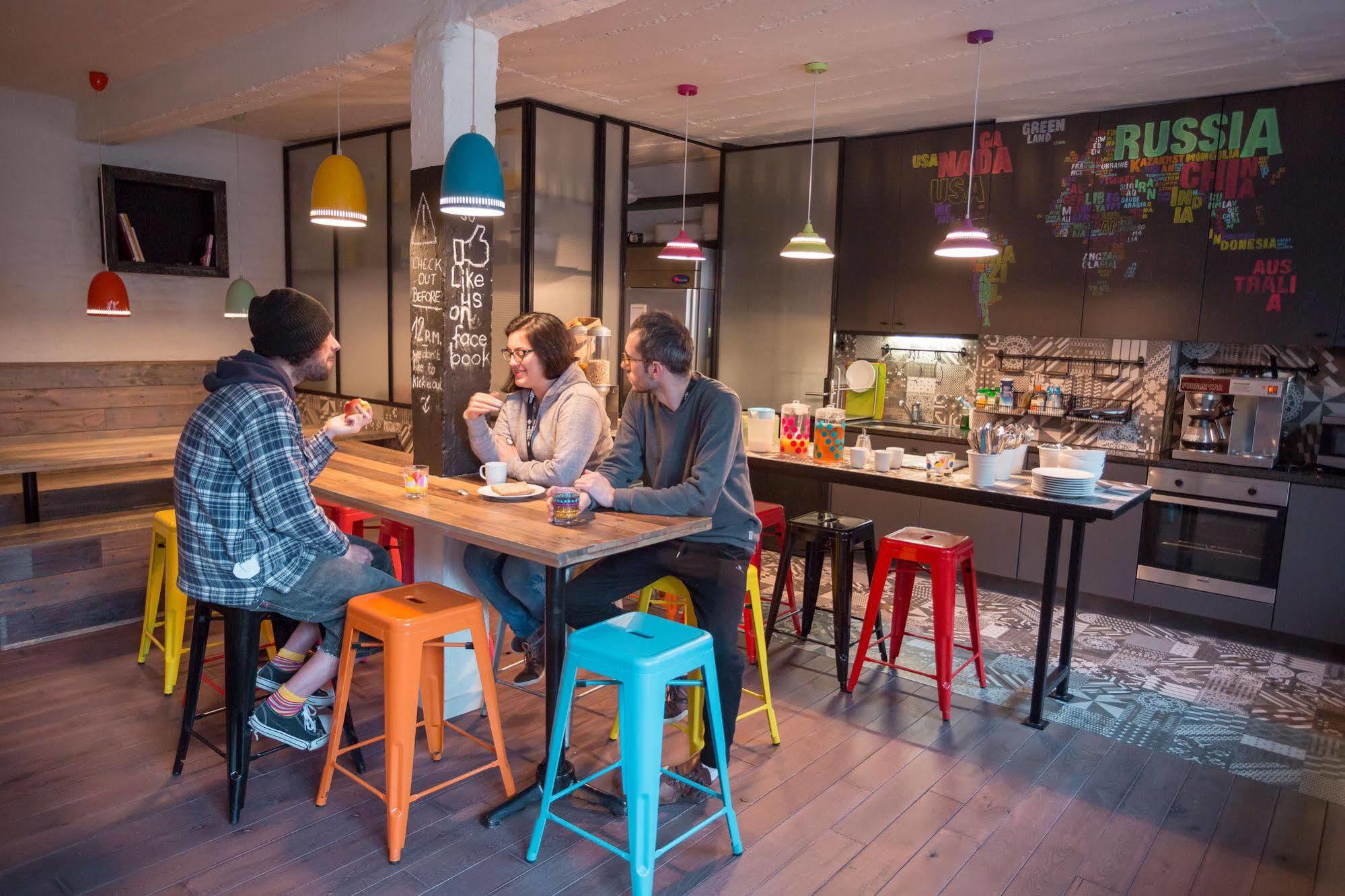 Cube Hostel Лёвен Экстерьер фото