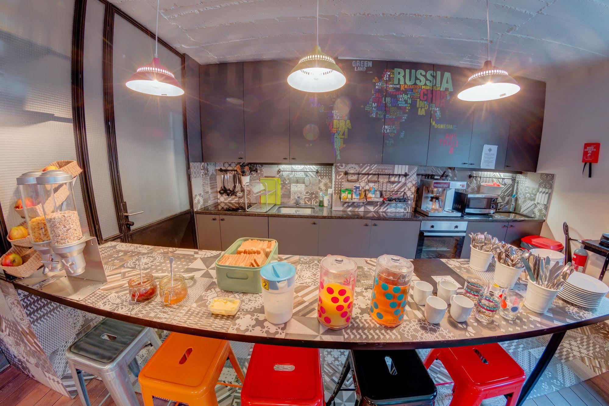 Cube Hostel Лёвен Экстерьер фото