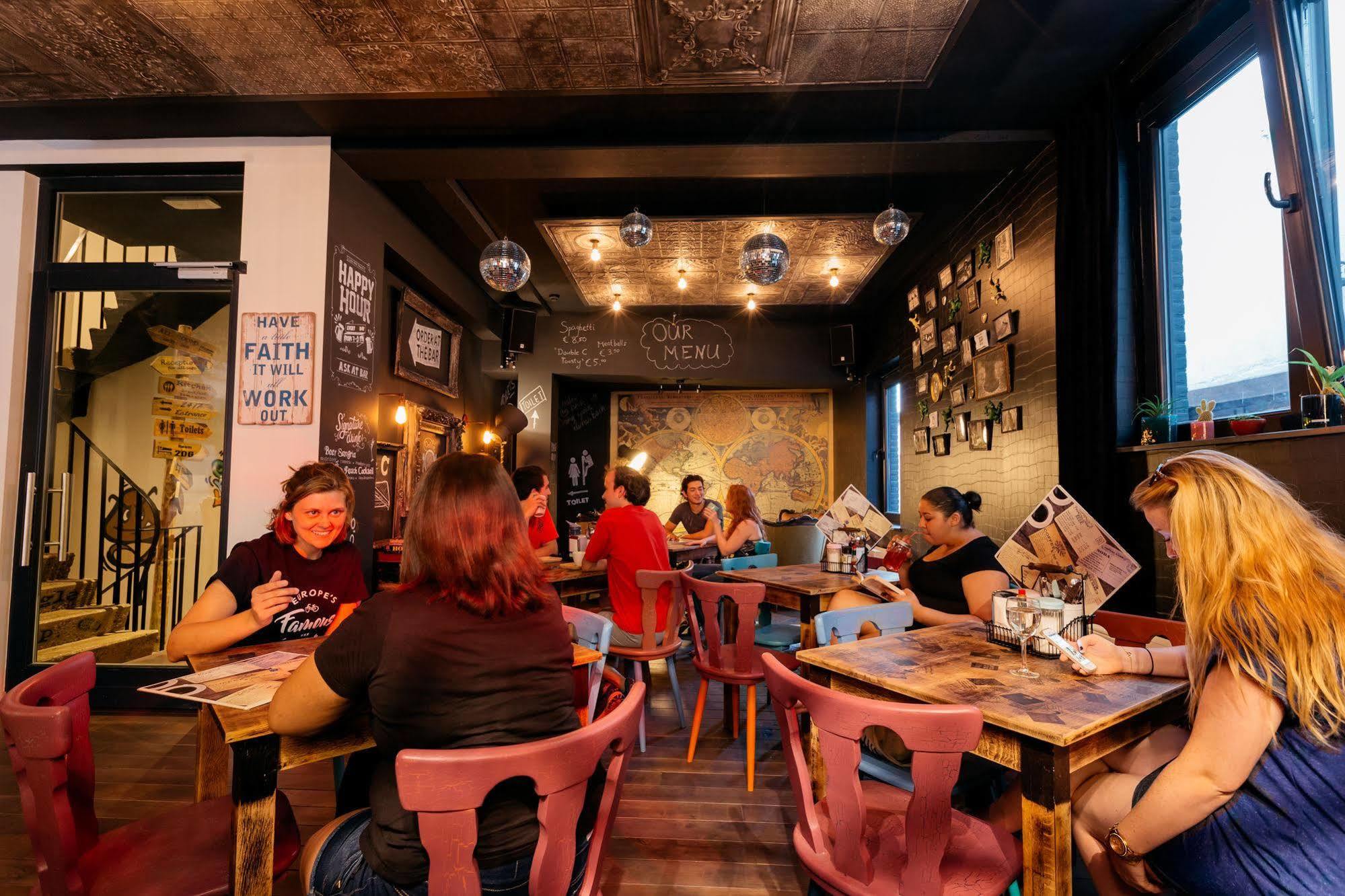 Cube Hostel Лёвен Экстерьер фото