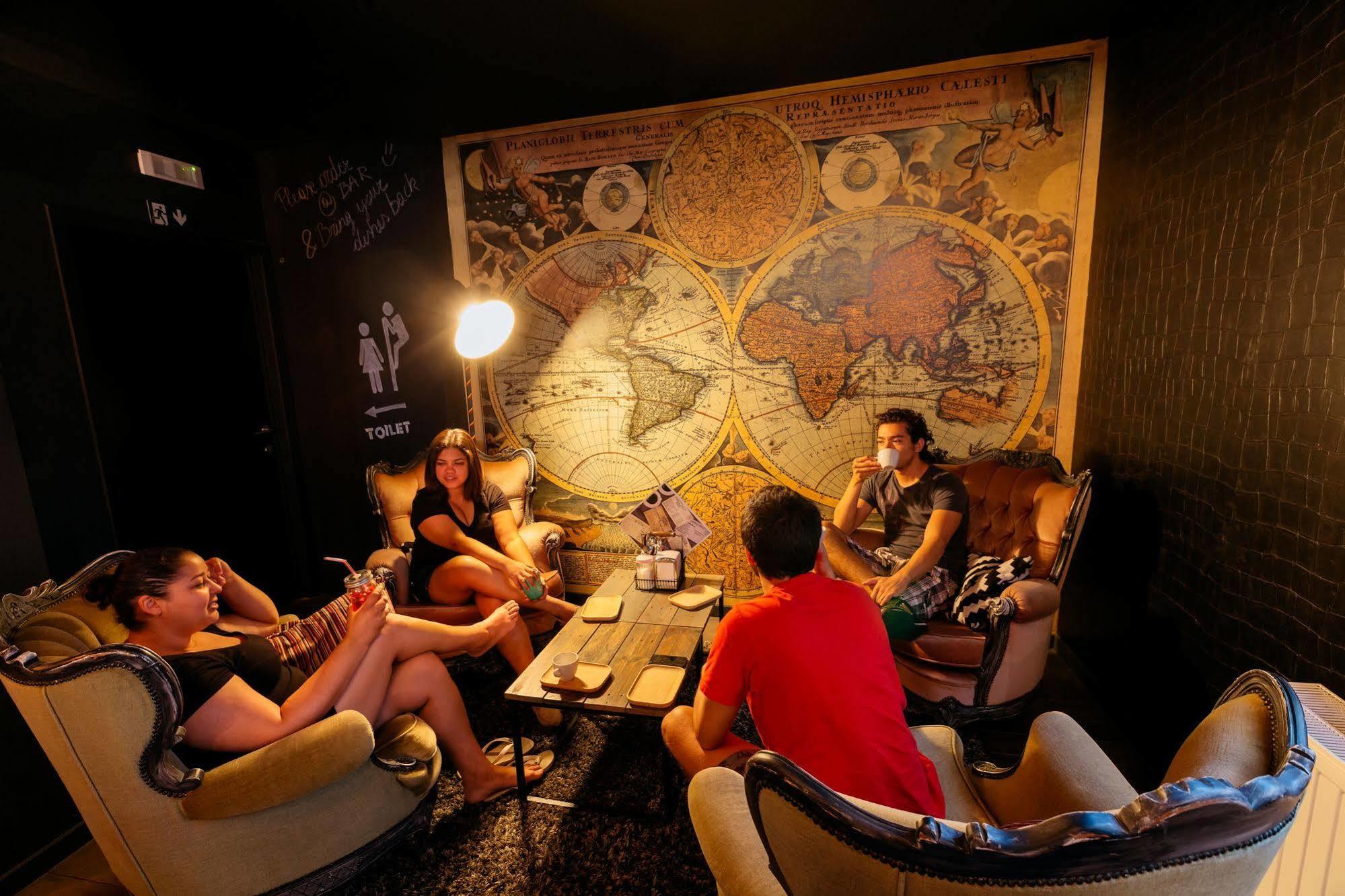 Cube Hostel Лёвен Экстерьер фото