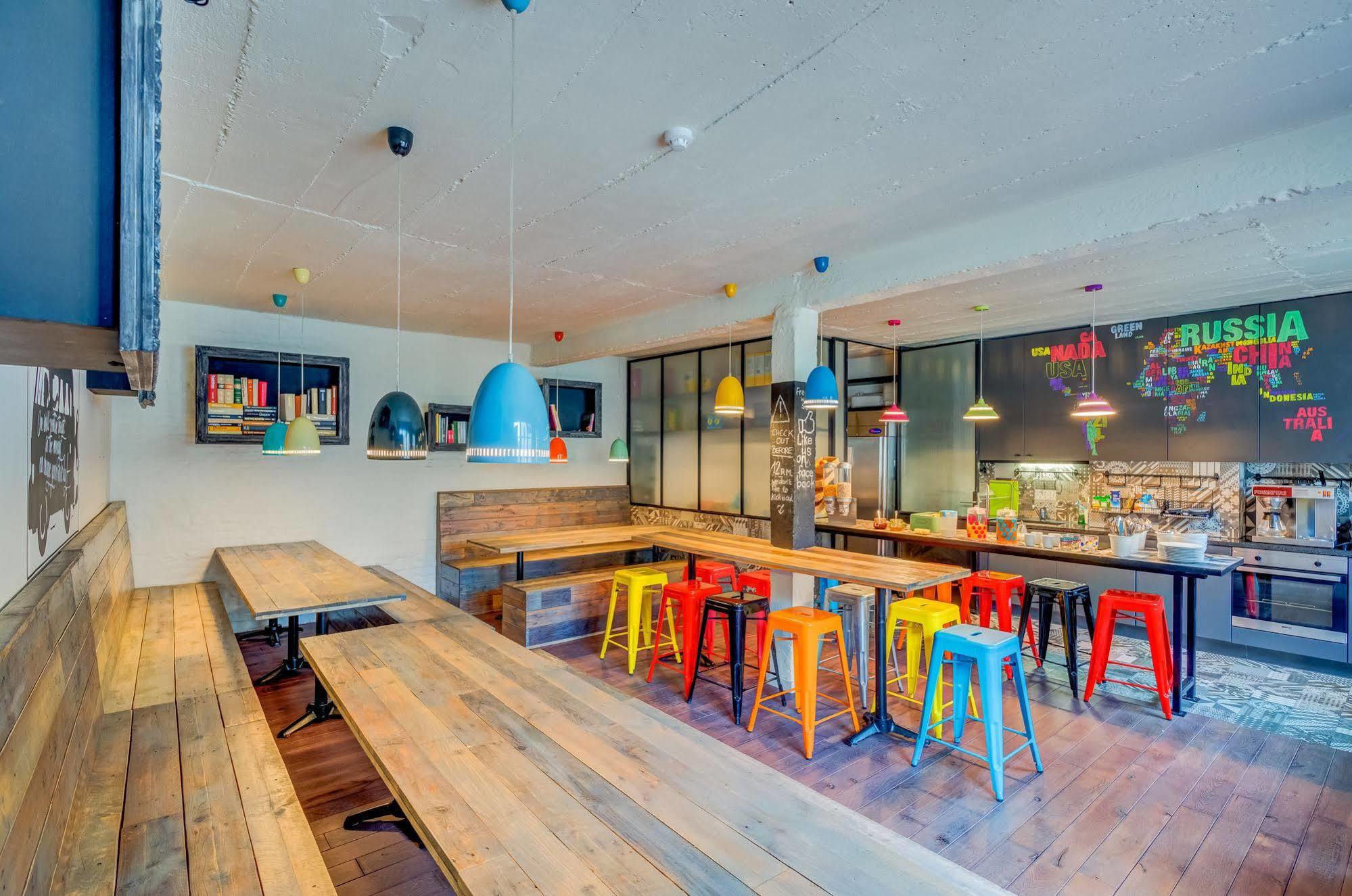 Cube Hostel Лёвен Экстерьер фото